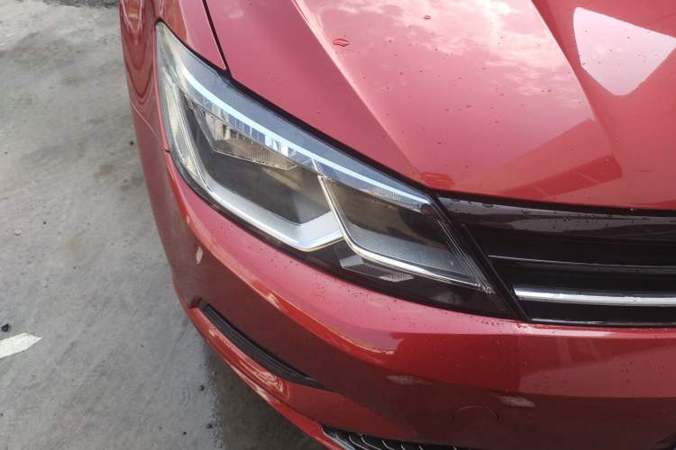 Used Volkswagen Lamando 2015 280TSI DSG Comfort Edition Right Front Headlight