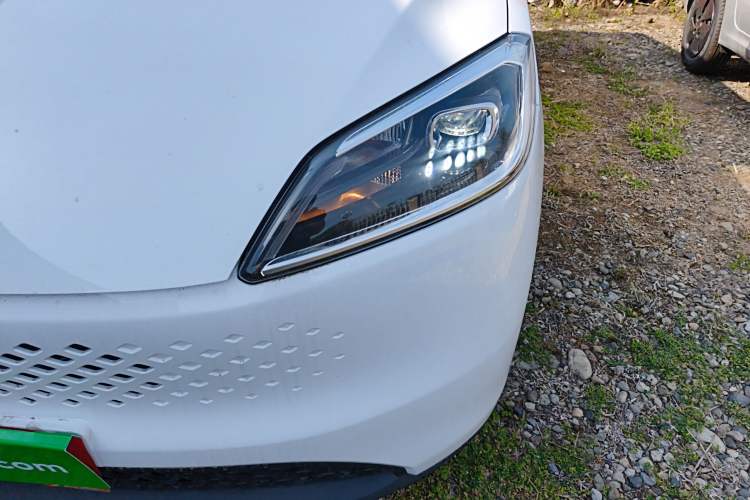 Used Wuling Hongguang New Energy 2025 Model Range-Extending Hybrid 150KM Comfort Edition Left Front Headlight