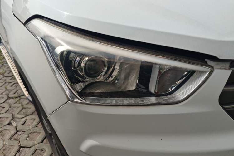 Used Hyundai ix25 2015 1.6L Automatic Two-Wheel Drive Smart GLS Trim Right Front Headlight