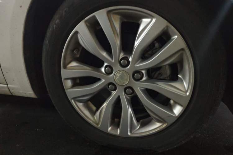 Used Buick GT 2021 Revised Version Flagship 1.5L Automatic Elite Edition Right Front Wheel Hub