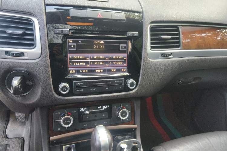 Used Volkswagen Touareg 2015 3.0 TSI Standard Model Audio And AC Panel