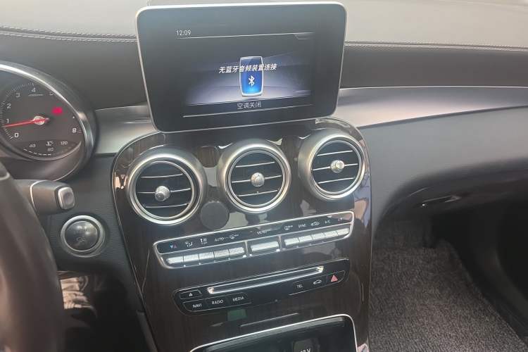 Used Mercedes-Benz GLC 2019 GLC 260 L 4MATIC Dynamic Model Audio And AC Panel