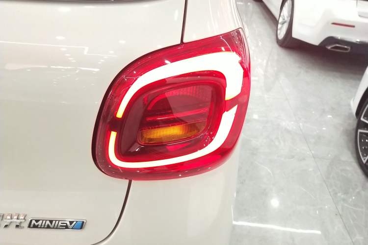 Used Wuling Hongguang MINIEV 2025 Four-Door Version Zhenxiang+ Edition Right Rear Taillight