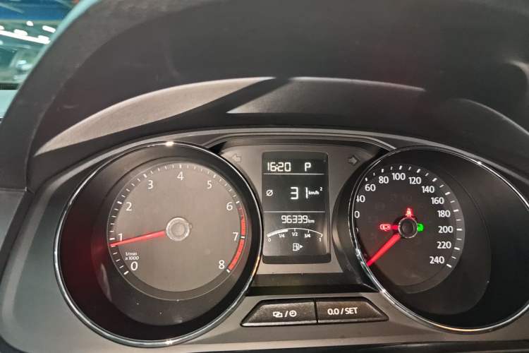 Used Volkswagen Lavida 2017 1.6L Automatic Comfort Edition Instrument Cluster