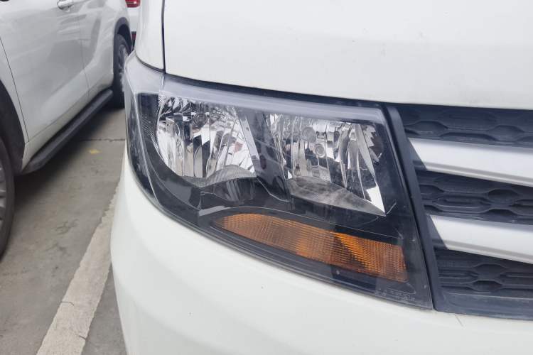 Used JAC Refine M3 2019 Creator Edition 1.8L Luxury Model Right Front Headlight