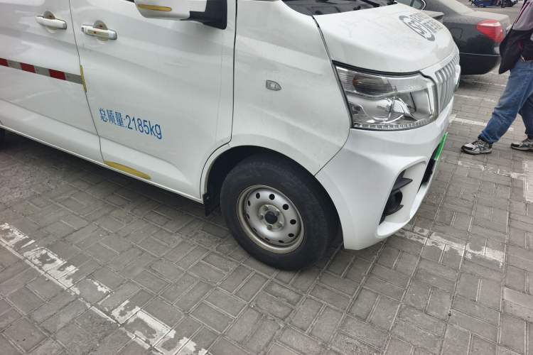 Used CHANGAN KAICHENG Ruixing M60 2023 1.5L GDI Comfort Van 2-Seater Right Front Wheel Hub