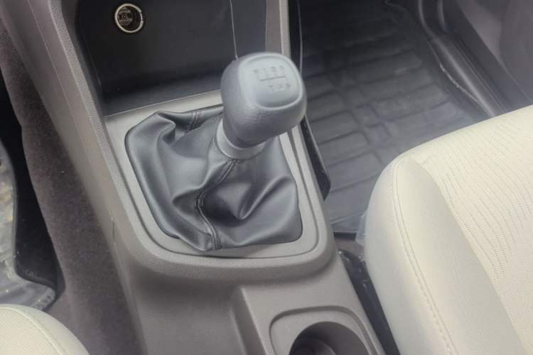 Used Wuling Hongguang V 2022 1.5L Enjoy Edition Electric-Powered LAR Gear Lever
