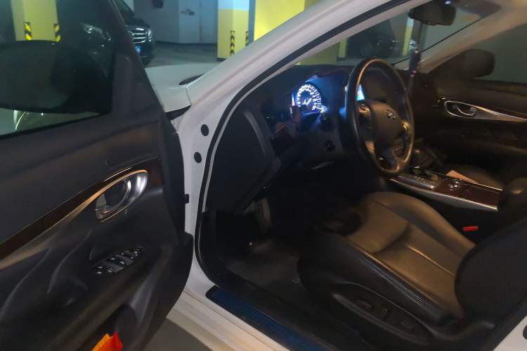 Used Infiniti Q70 2017 Q70L 2.5L Enjoyment Edition