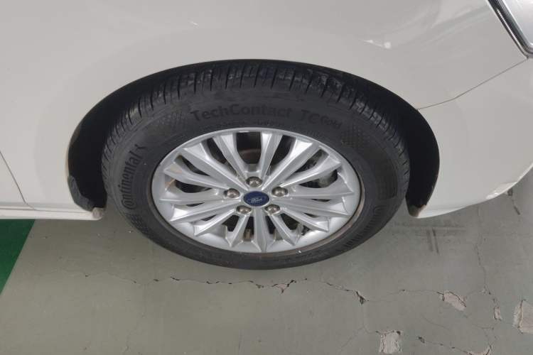 Used Ford Focus 2020 Sedan EcoBoost 180 Automatic Trend Edition Right Front Wheel Hub