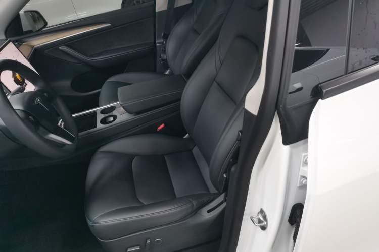 Used Tesla Model Y 2022 Long-Range All-Wheel-Drive Version
