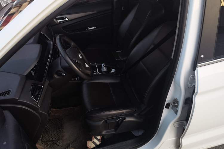 Used CHANGAN KAICHENG Oushang A600 2016 1.5L Manual Fashion 7-Seater Left Front Seat