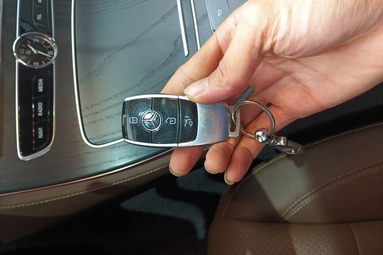 Used Mercedes-Benz E-Class 2020 E 300 L Sport Luxury Edition Vehicle Key