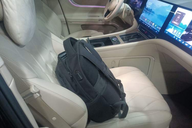 Used Hima AITO M9 2025 Extended-Range Ultra Version 52 kWh 6-Seater