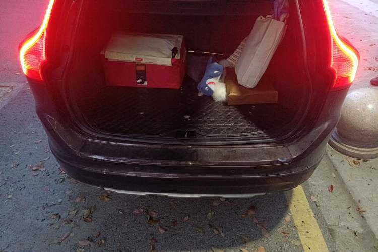 Used Volvo XC60 2017 T5 Smart Upgrade Edition Trunk