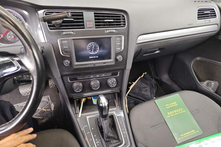 Used Volkswagen Golf 2017 1.6L Automatic Comfort Million-Vehicle Anniversary Edition
