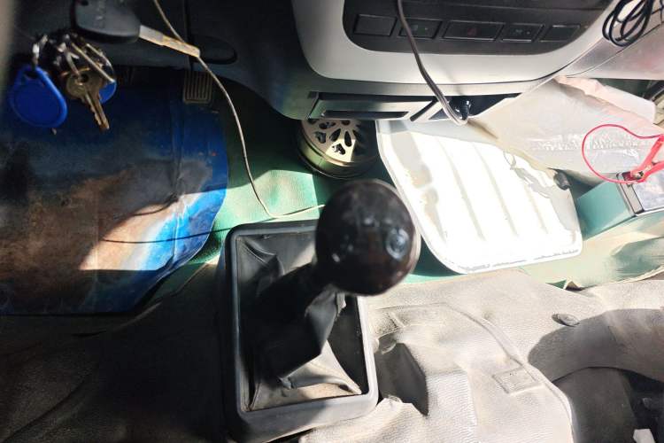 Used King Long Golden Way 2015 2.0L Value-Packed Practical Version 4G21B