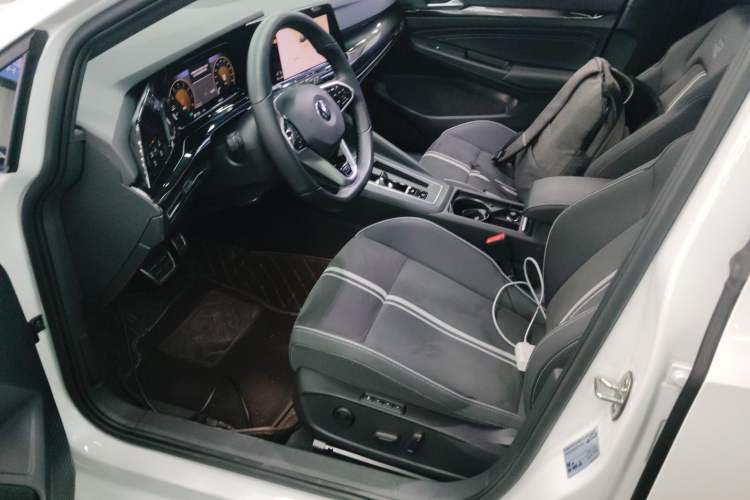 Used Volkswagen Golf 2023 Facelift 280TSI DSG R-Line Lite