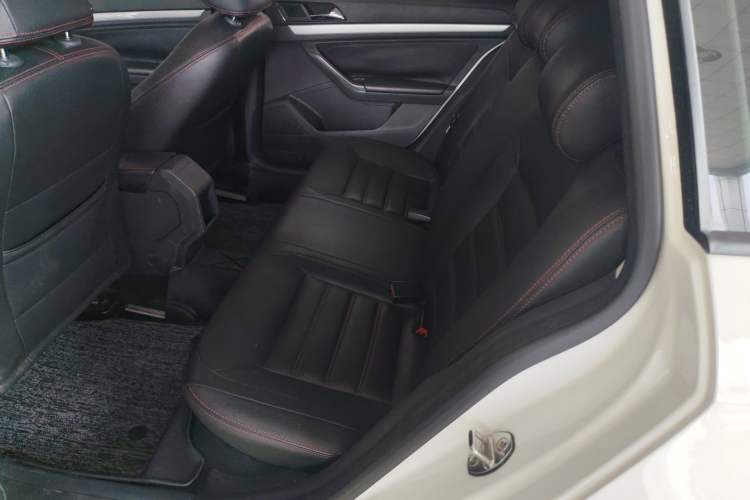 Used Volkswagen Gran Lavida 2015 1.6L Automatic Fashion Edition Left Rear Seat