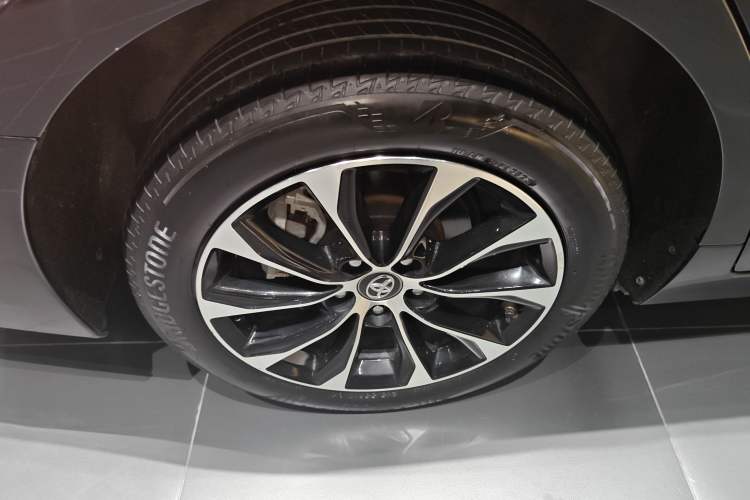 Used Toyota Avalon 2023 Dual-Engine 2.5L Luxury Edition
