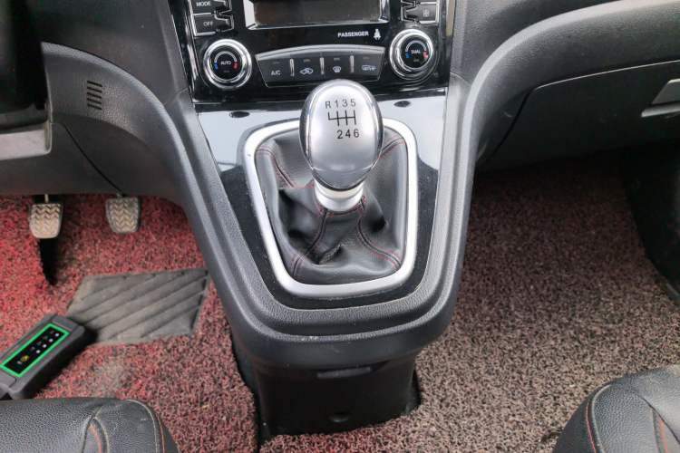 Used Haval H6 2015 Upgraded Model 1.5T Manual Two-Wheel Drive Elite Version
