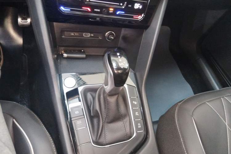 Used Volkswagen Tiguan L 2024 Outstanding Model 330TSI Automatic Two-Wheel Drive R-Line Dragon Glory Edition