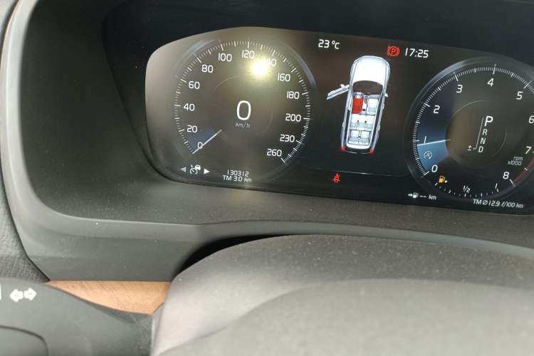 Used Volvo XC90 2020 T6 Zhiyi Luxury 7-Seater Odometer Close Up