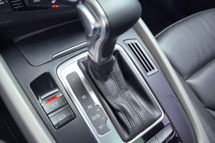 Used Audi Q5 2017 40 TFSI Ambition Edition Gear Lever