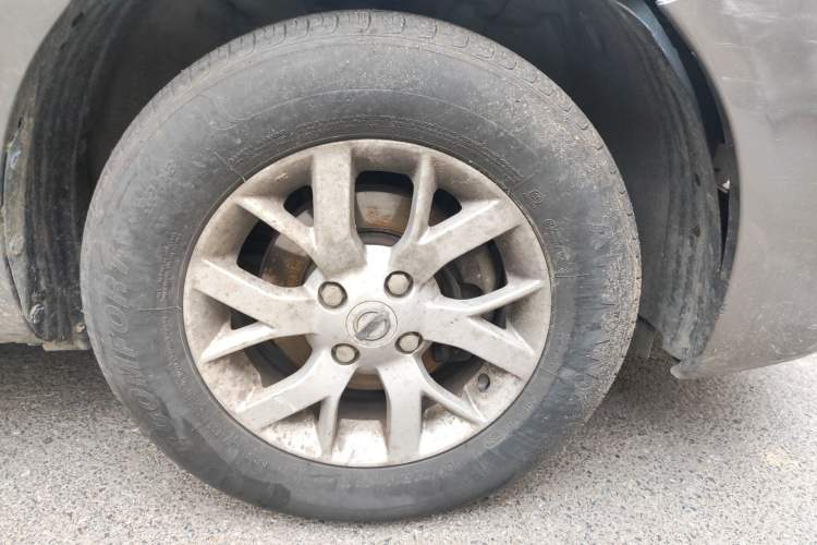 Used Nissan Sunny 2014 1.5XE Manual Comfort Edition Right Front Wheel Hub