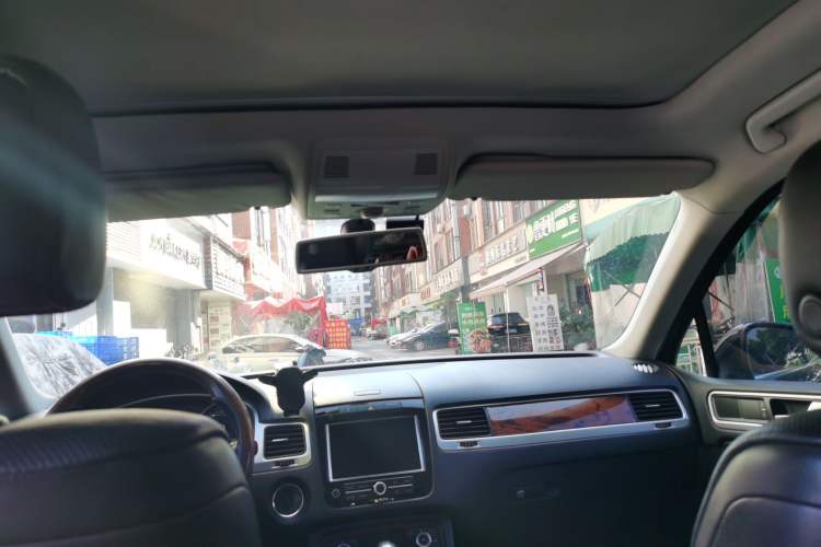 Used Volkswagen Touareg 2011 3.0 TSI High-End Version Headliner