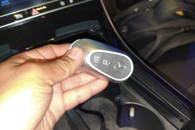 Used Mercedes-Benz C-Class 2023 Restyled C 260 L Sport Edition Vehicle Key