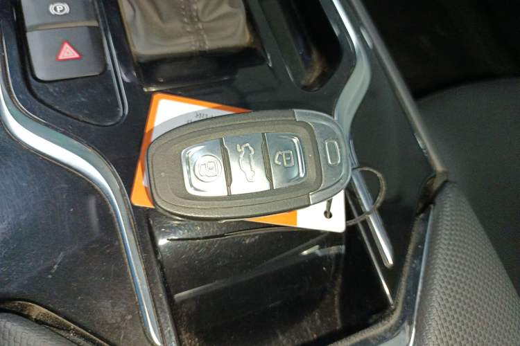 Used Hongqi E-QM5 2022 431 km Charge & Enjoy Edition