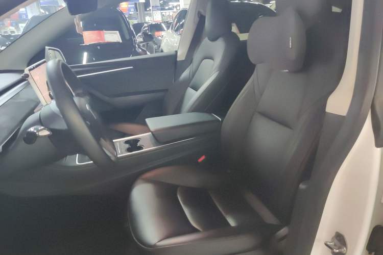 Used Tesla Model Y 2022 Long-Range All-Wheel-Drive Version