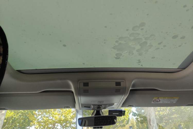 Used Volkswagen Tayron X 2020 330TSI Two-Wheel Drive Luxury Smart Connectivity Version Headliner