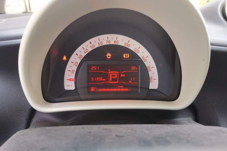 Used smart fortwo 2015 1.0L 52 kW hardtop Dynamic version
