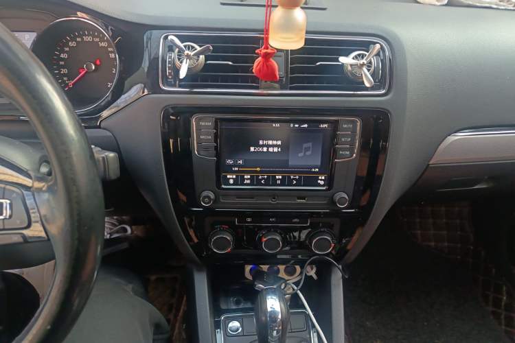 Used Volkswagen Sagitar 2015 1.6L Automatic Comfort Model
