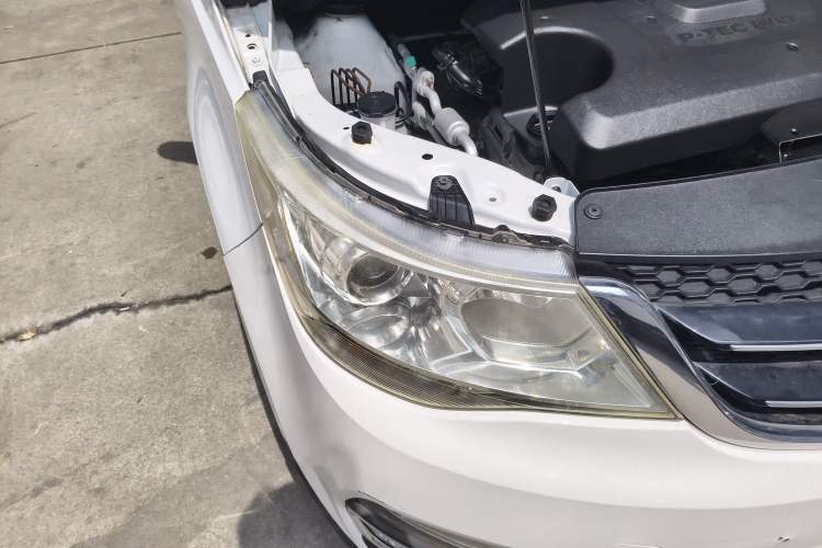 Used Baojun 730 2016 1.5L Manual Luxury Edition 7 Seats Right Front Headlight