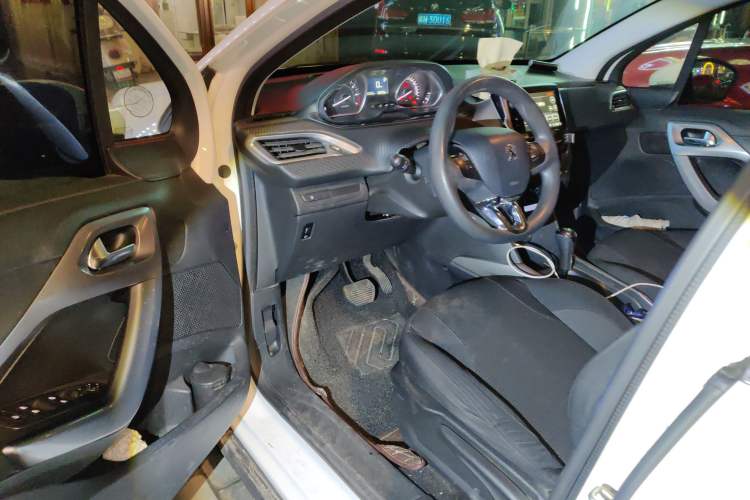 Used Peugeot 2008 2014 1.6L Automatic Fashion Edition
