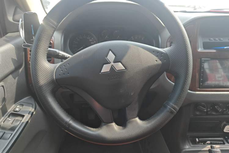 Used Mitsubishi Pajero 2011 V73 3.0L MT GL Steering Wheel