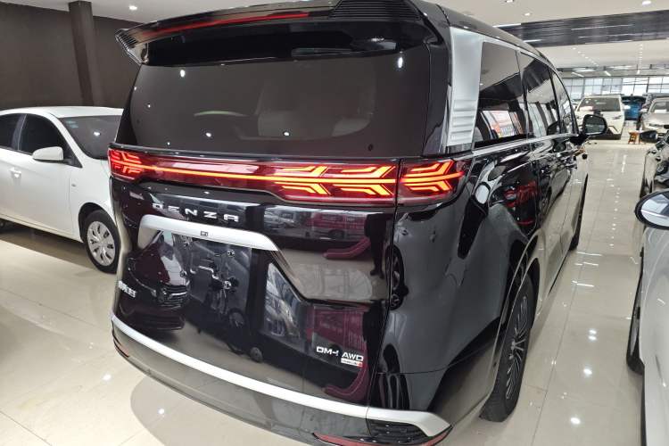 Used Denza D9 2025 DM-i Intelligent Drive 1020 Four-Wheel Drive Prestige Model