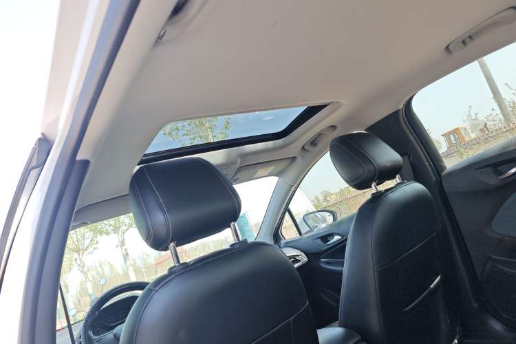 Used Chevrolet Cruze 2018 320 Automatic Pioneer Sunroof Edition Headliner