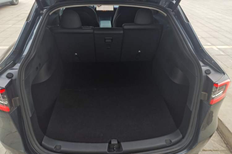 Used Tesla Model Y 2024 Rear-Wheel-Drive Version Trunk