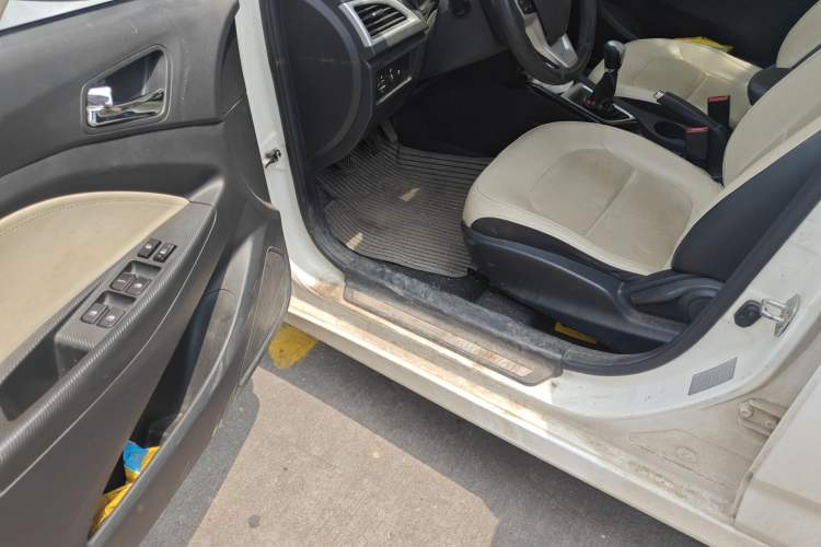 Used CHANGAN Alsvin V7 2015 1.6L Manual Enjoyment Model China IV Standard Driver Seat