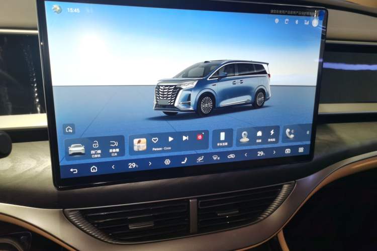 Used Denza D9 2025 DM-i Smart Drive 1020 Four-Wheel Drive Deluxe Model
