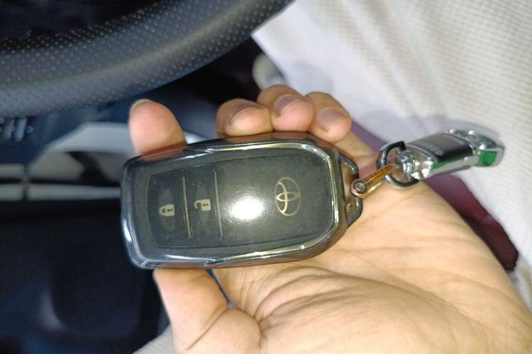 Used Toyota RAV4 2016 2.0L CVT Two-Wheel Drive Fashion Edition China V Standard
