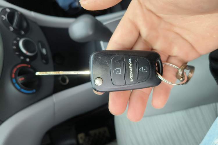 Used Hyundai Verna (older generation) 2014 1.4L Automatic Smart GLS Vehicle Key