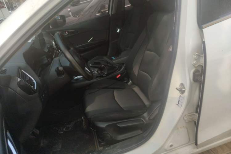 Used Mazda 3 Axela 2016 Sedan 1.5L Automatic Comfort Model