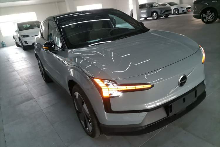 Used Volvo EX30 2025 Rear-Drive Long-Range Version Ultra
