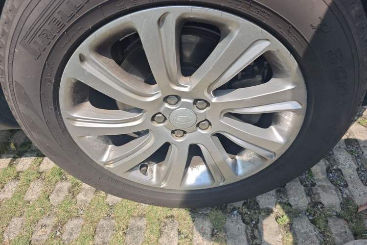 Used Land Rover Discovery Sport 2019 240 PS PURE Edition China VI Standard Right Front Wheel Hub
