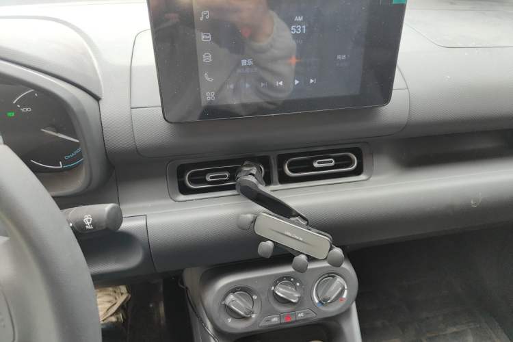 Used Wuling Hongguang New Energy 2025 Extended-Range Hybrid 50 km Standard Version Audio And AC Panel