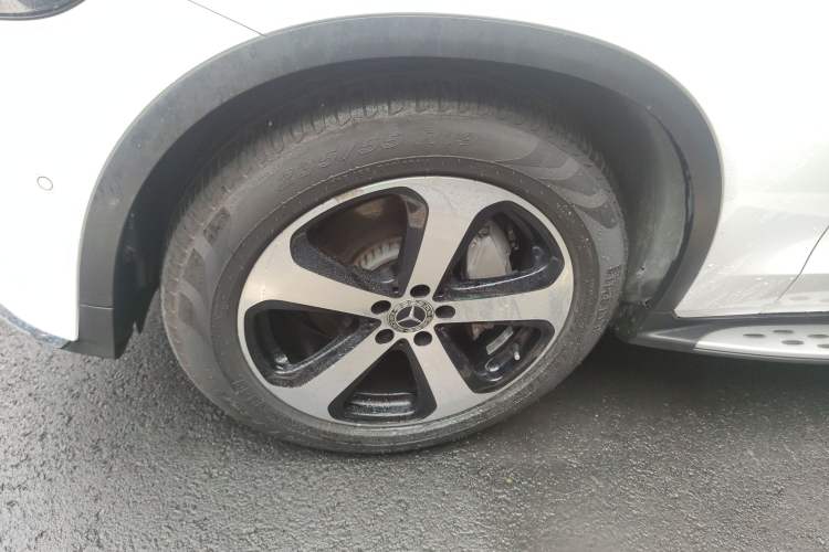 Used Mercedes-Benz GLC 2018 GLC 260 4MATIC Luxury Model Left Front Wheel Hub